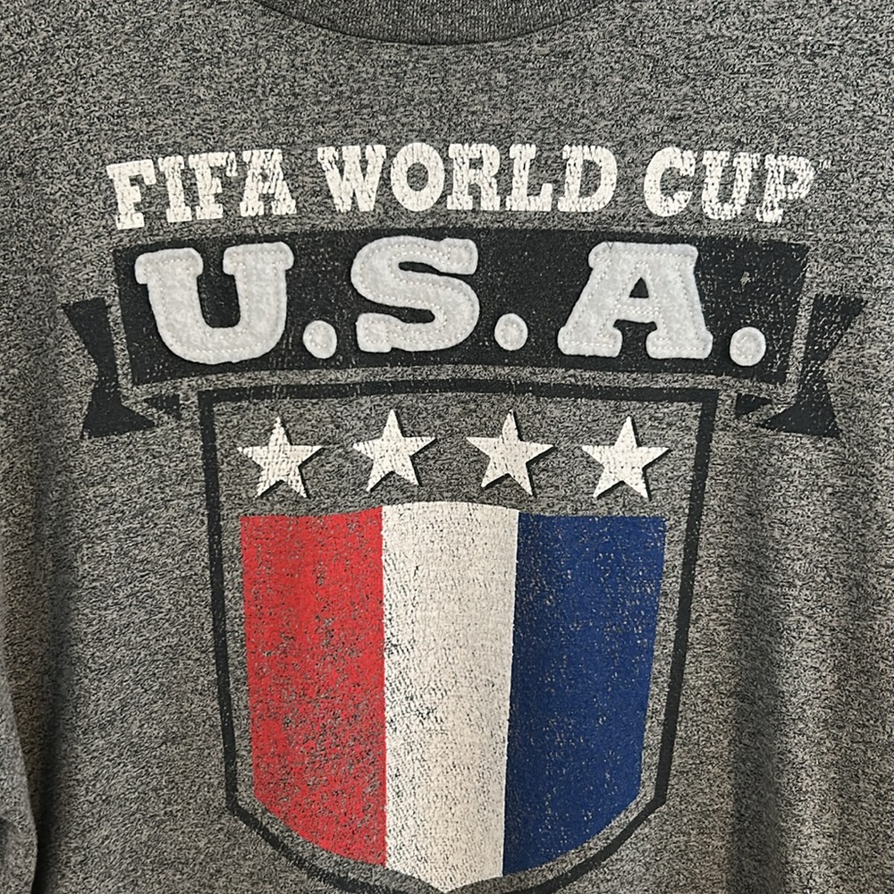 2014 FIFA USA World Cup Gray Soccer T-Shirt Size Large. Brazil 2014 - Picture 2 of 9